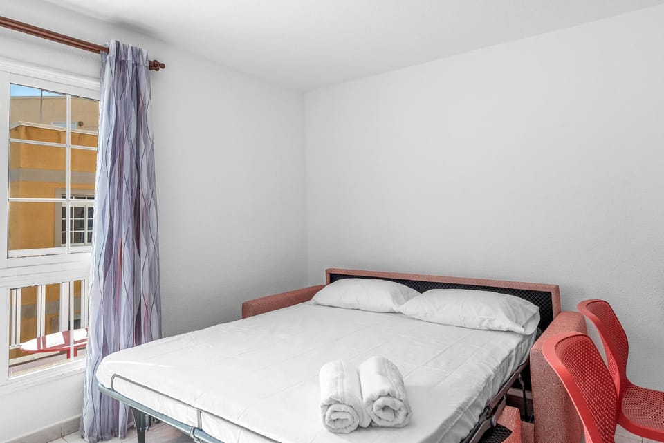 Bed, Living room