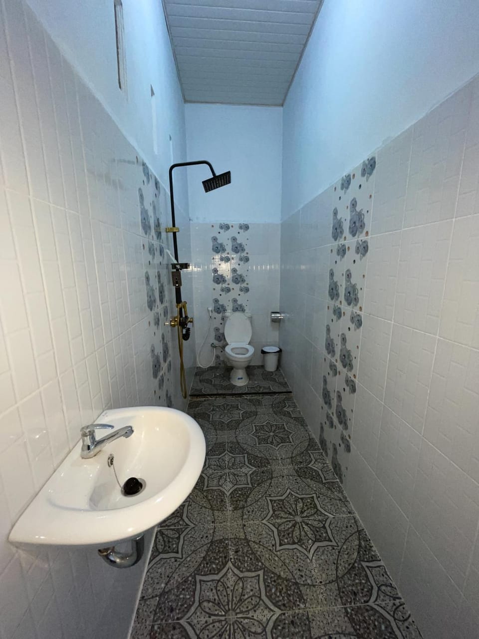 Shower, Property building, Bathroom