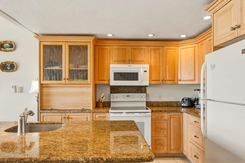 Oceanfront 2BR Loft with Sunset Views - Unit C23 condo Apartment in Kapalua