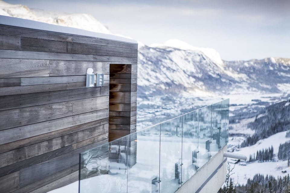 Property building, Natural landscape, Balcony/Terrace, Mountain view