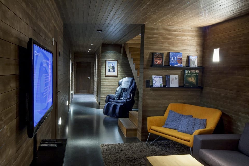 TV and multimedia, Living room, Evening entertainment