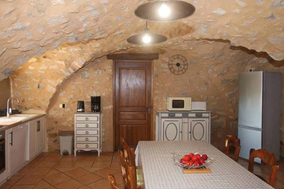 Property building, Kitchen or kitchenette, Living room