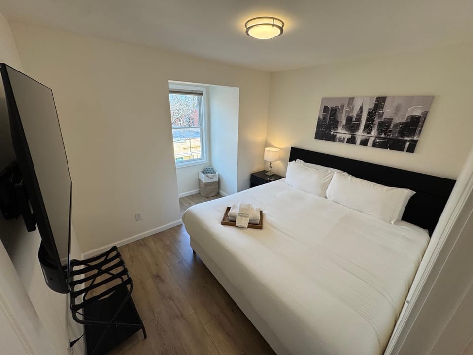 Bed, Photo of the whole room, Bedroom