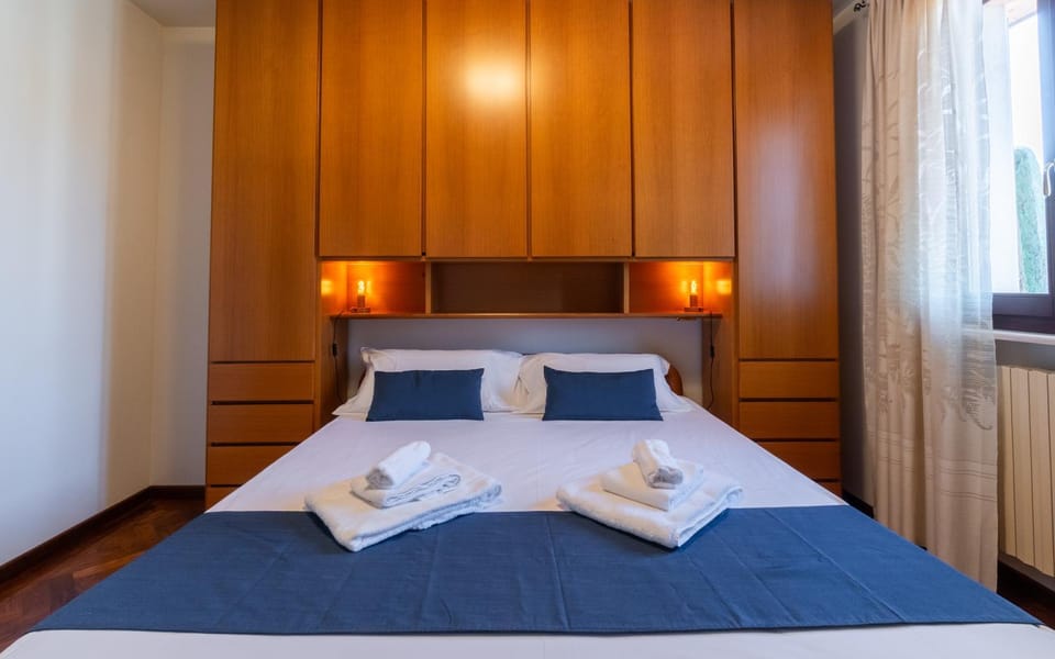 Bed, Bedroom, towels, wardrobe