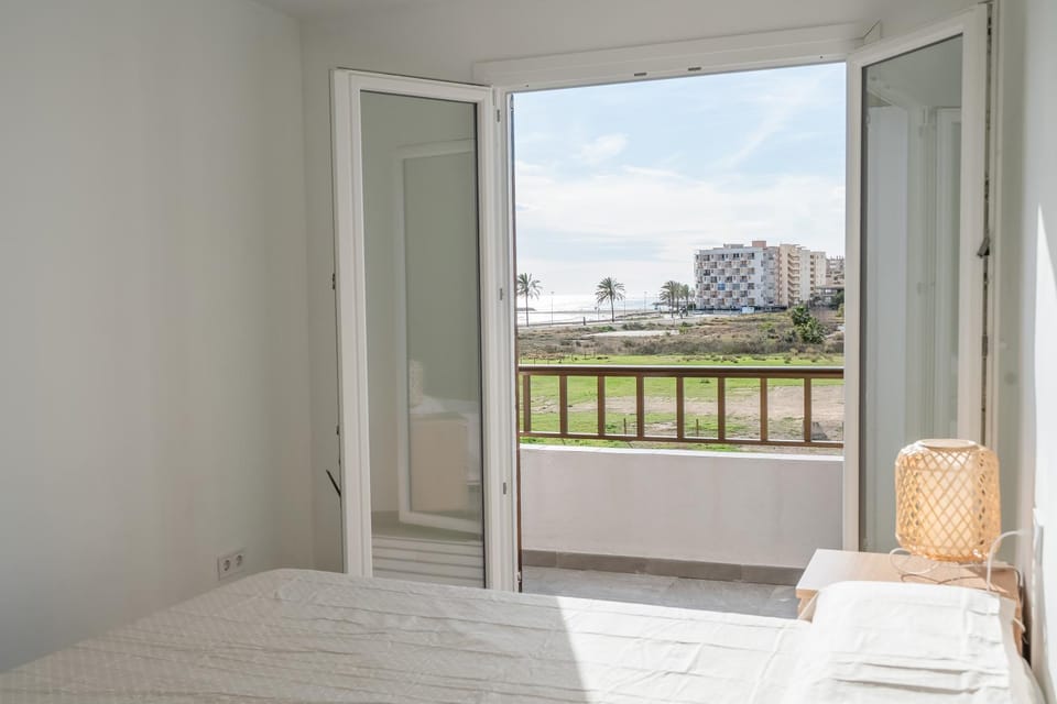 Bed, Day, View (from property/room), Balcony/Terrace, Photo of the whole room, Bedroom, Sea view