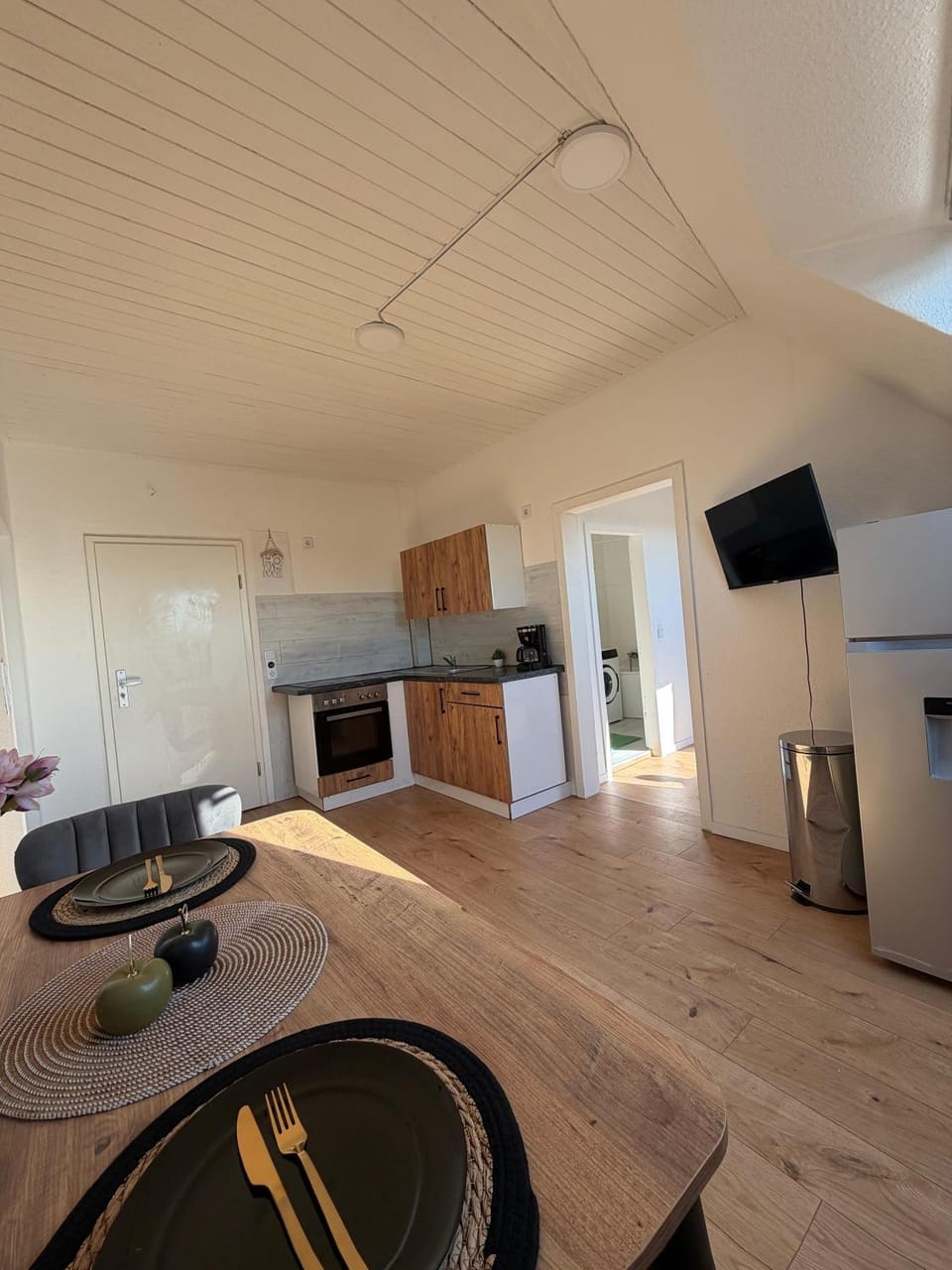 Livemore24 - Space in Oberhausen WLAN - Smart-TV - 24-7 Check-in und Küche Apartment in Oberhausen
