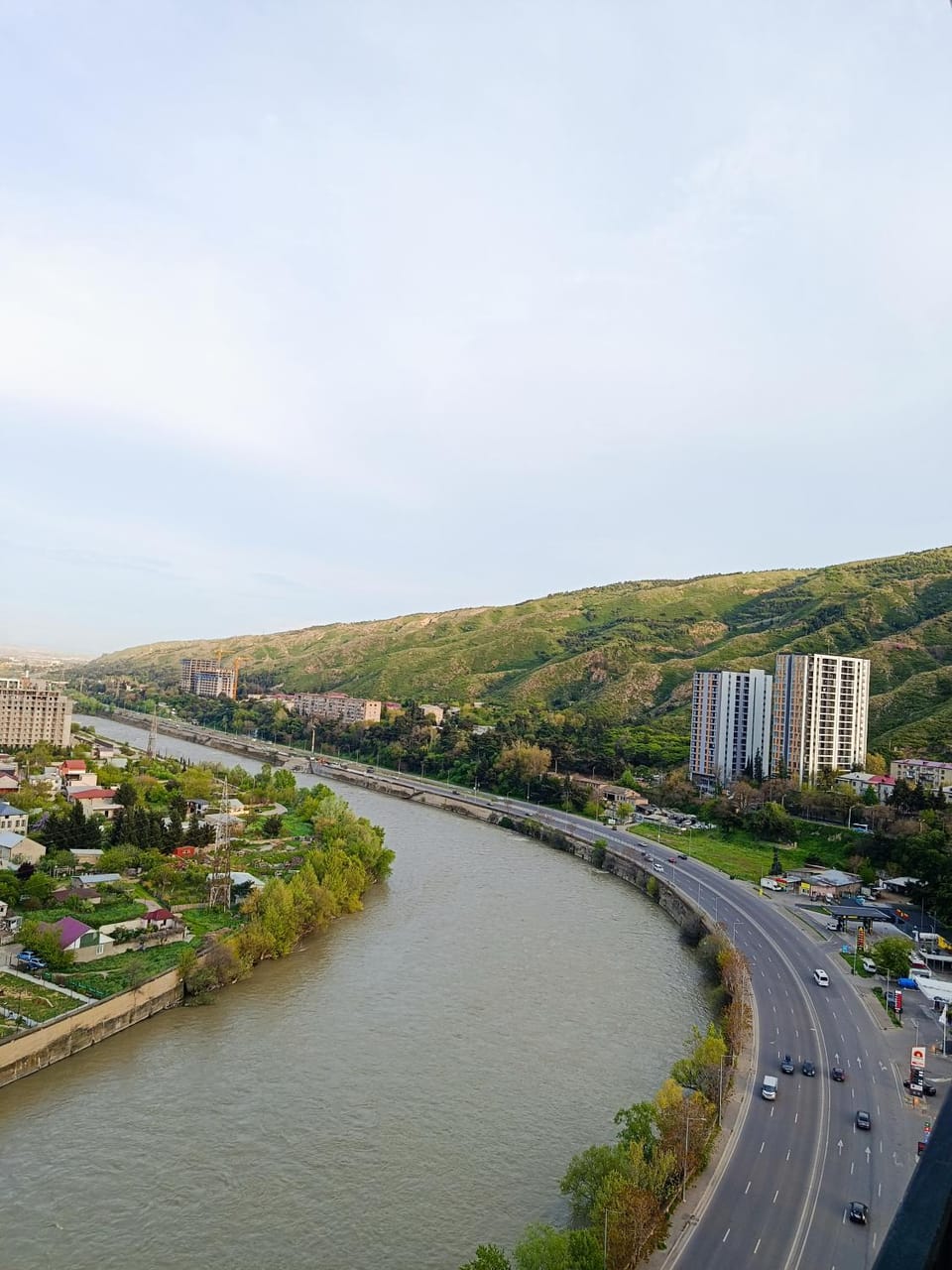 Квартира с красивым видом современным дизайном и уютной атмосферой Apartment in Tbilisi, Georgia