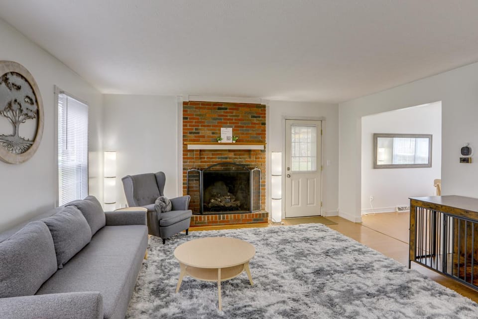 Sandusky Adventure Hub: Patios, Grill + Yard! House in Lake Erie