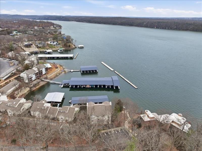 Lake Front Views - Seasonal Pool 3Bed 2Bath - Grill Apartment in Lake of the Ozarks