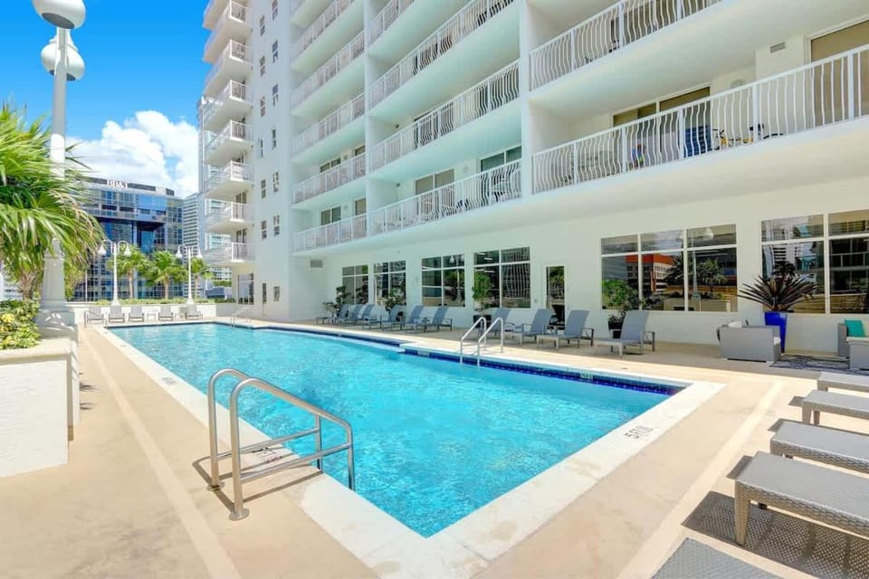 Brickell Condo w Pool Gym Balcony & Parking Apartment in Brickell