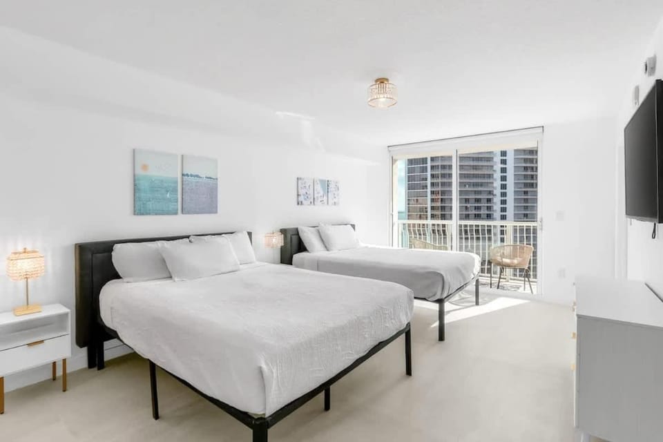 Remodeled Brickell Condo with Water View Balcony House in Brickell