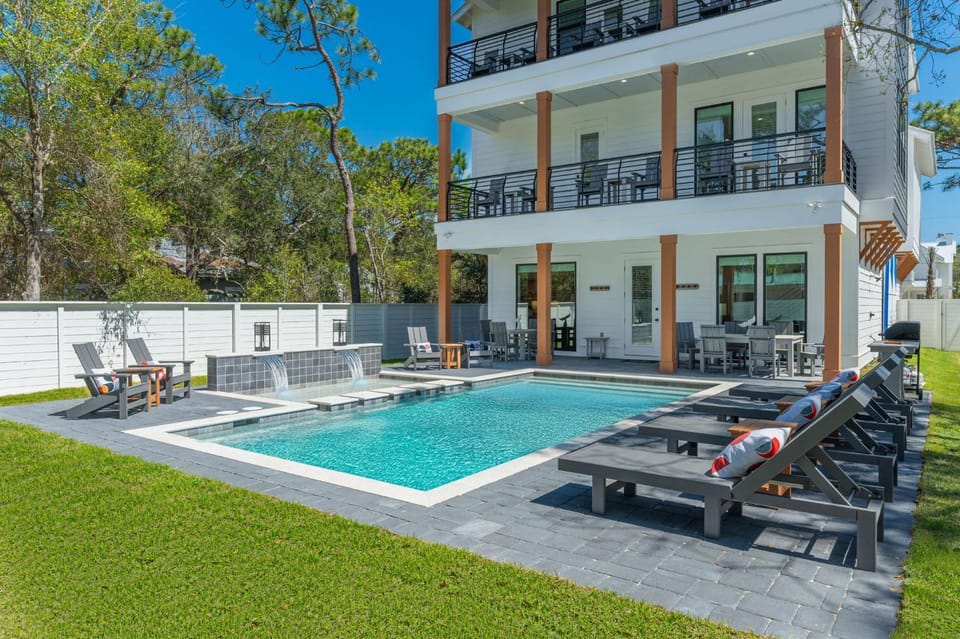 Tango! Beach House for 26 Guests! Plus Golf Cart! House in Seagrove Beach