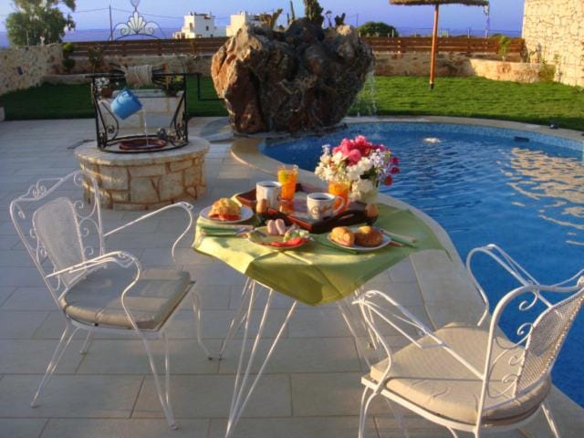 Food and drinks, Pool view, Swimming pool