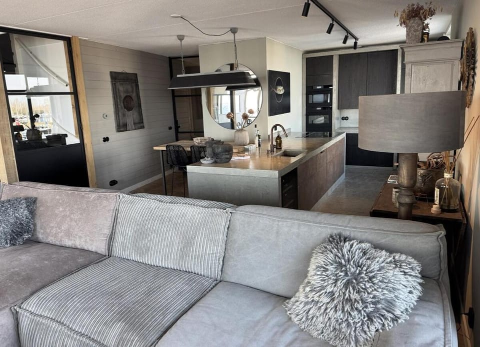 Luxe appartement I Penthouse view over het water Apartment in Biddinghuizen