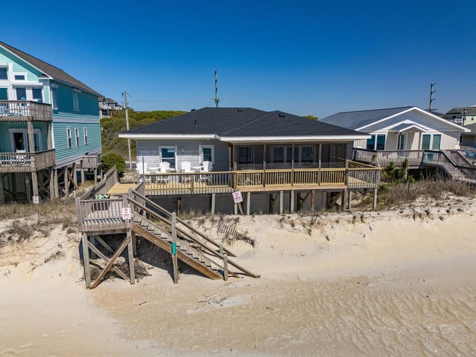 Oceanfront Charm Classic 1960s Cottage Screened Porch & Extra Suite House in Surf City