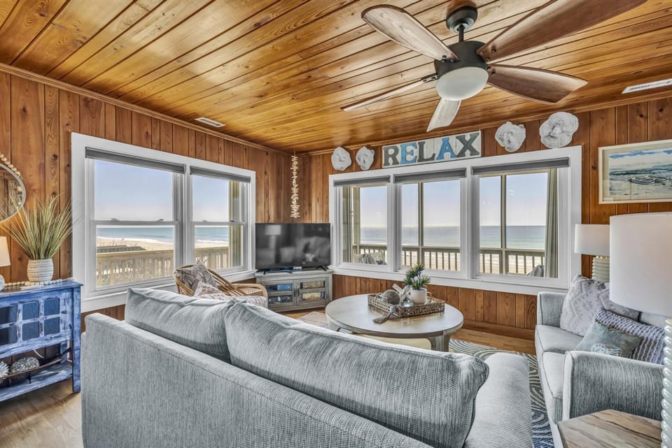 Oceanfront Charm Classic 1960s Cottage Screened Porch & Extra Suite House in Surf City