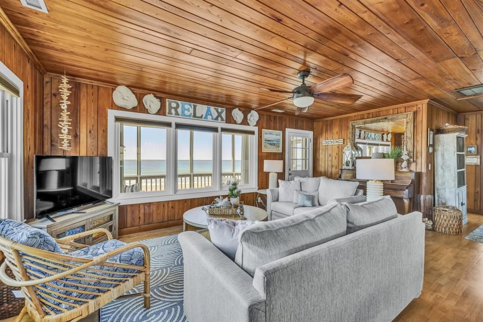 Oceanfront Charm Classic 1960s Cottage Screened Porch & Extra Suite House in Surf City
