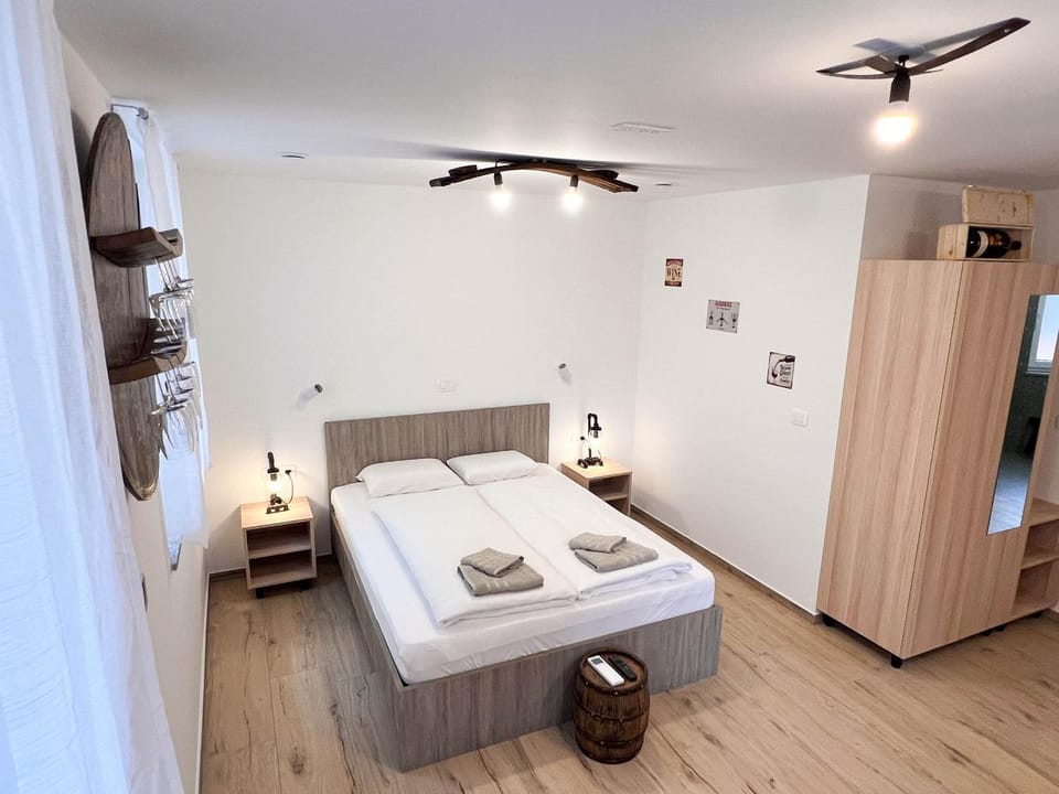 Bed, Photo of the whole room, Bedroom, towels