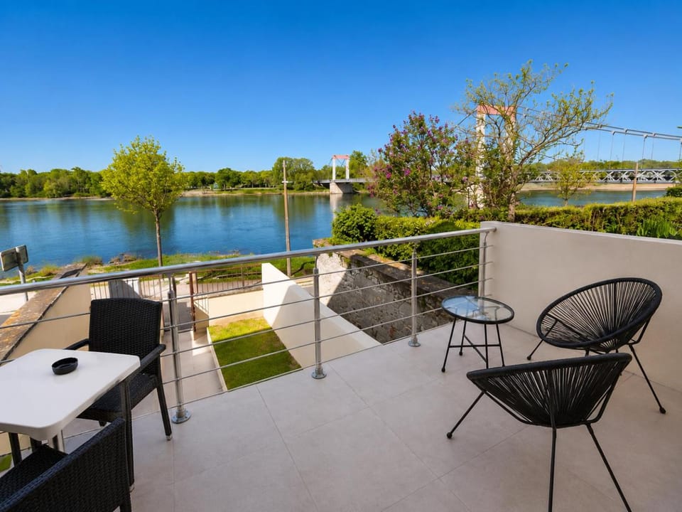 Balcony/Terrace, River view