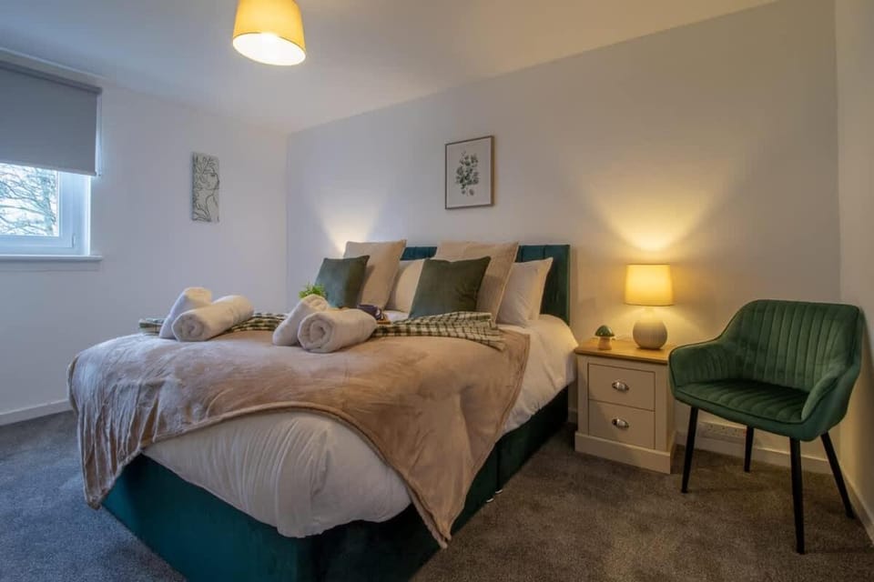 3 Bedroom house in Cumbernauld with walk in shower House in Cumbernauld
