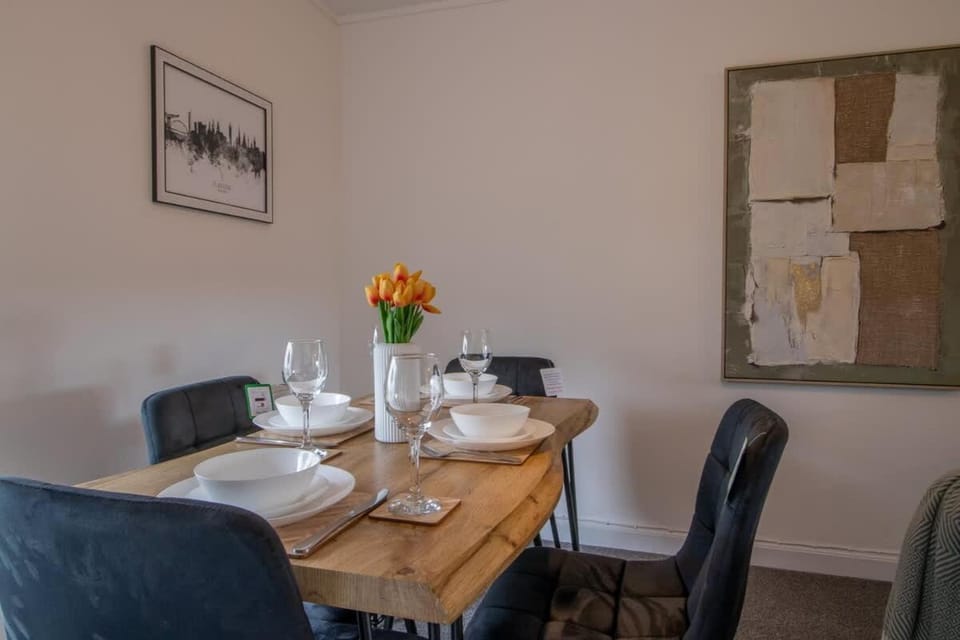 3 Bedroom house in Cumbernauld with walk in shower House in Cumbernauld