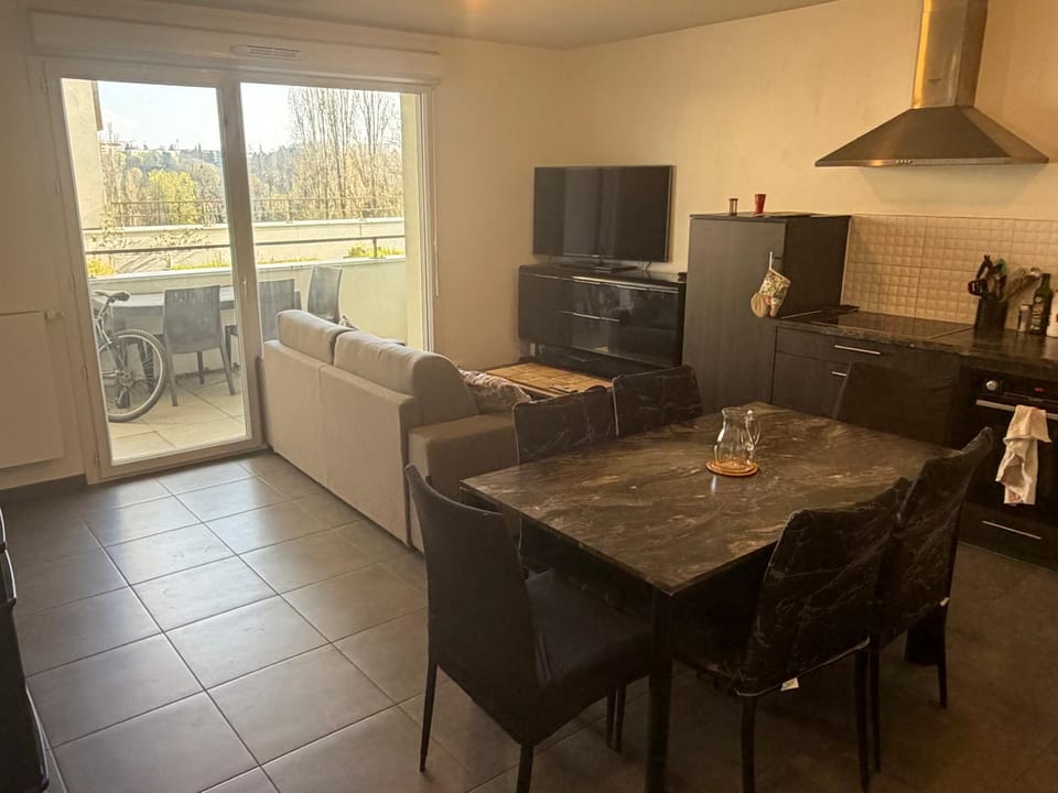 Communal lounge/ TV room, Kitchen or kitchenette, Dining area