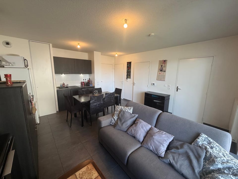 Kitchen or kitchenette, Living room