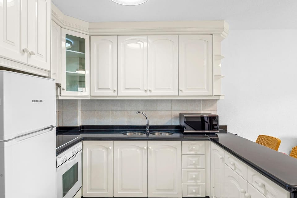 microwave, oven, stove, kitchen