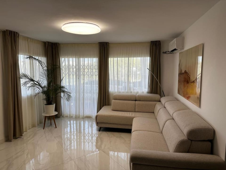 Beach, Golf & Tennis 2BR Apartment in Sitio de Calahonda