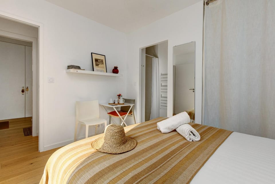 Living room, Bedroom