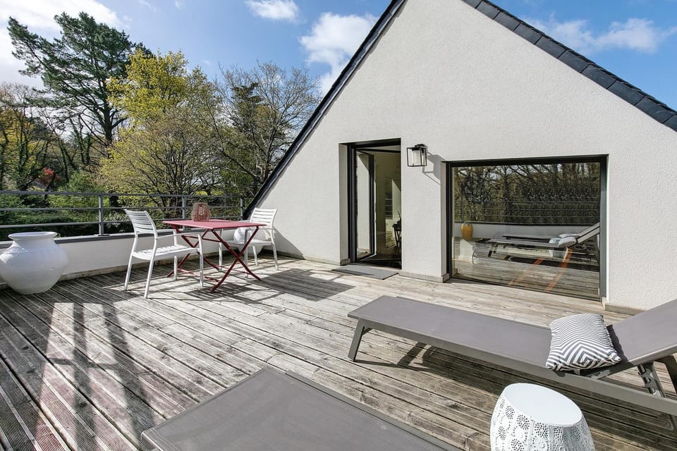 Property building, Balcony/Terrace, Living room