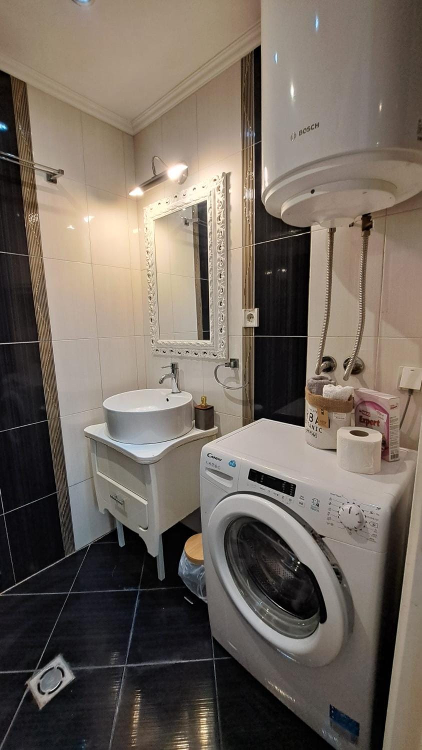 Bathroom, towels, washing machine
