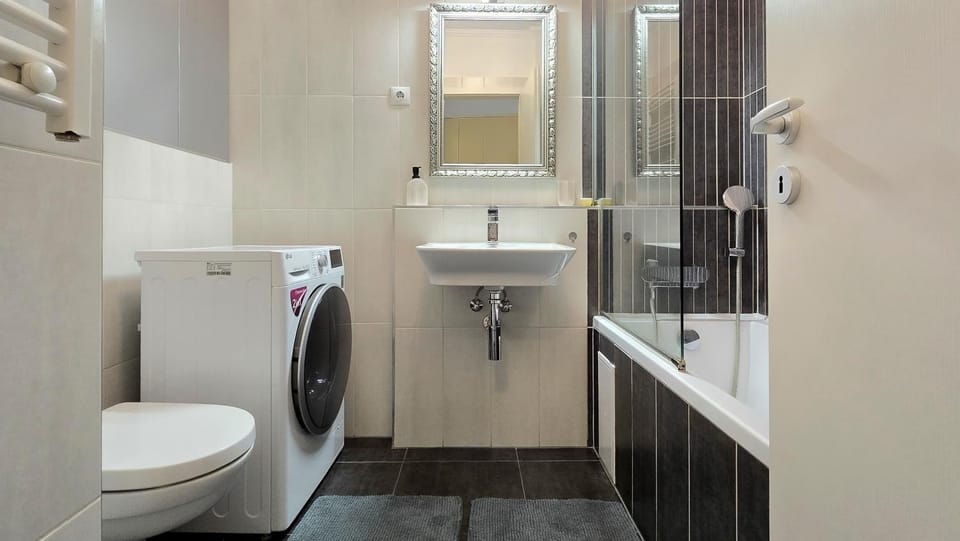 Bathroom, Bath, washing machine
