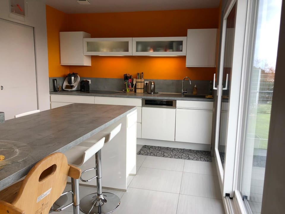 Kitchen or kitchenette, Dining area, dishwasher, oven, stove
