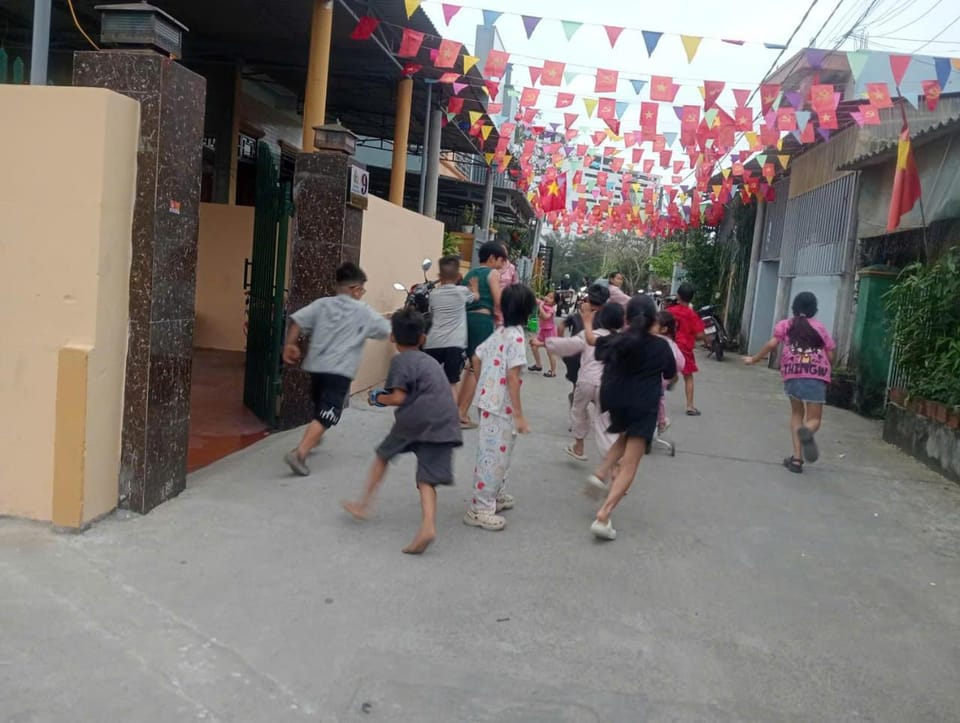 Off site, Neighbourhood