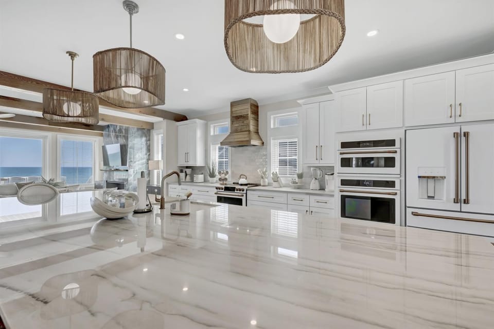 The Turtle's Palace- Oceanfront - Pool - Hot Tub - Dog Friendly House in Surf City