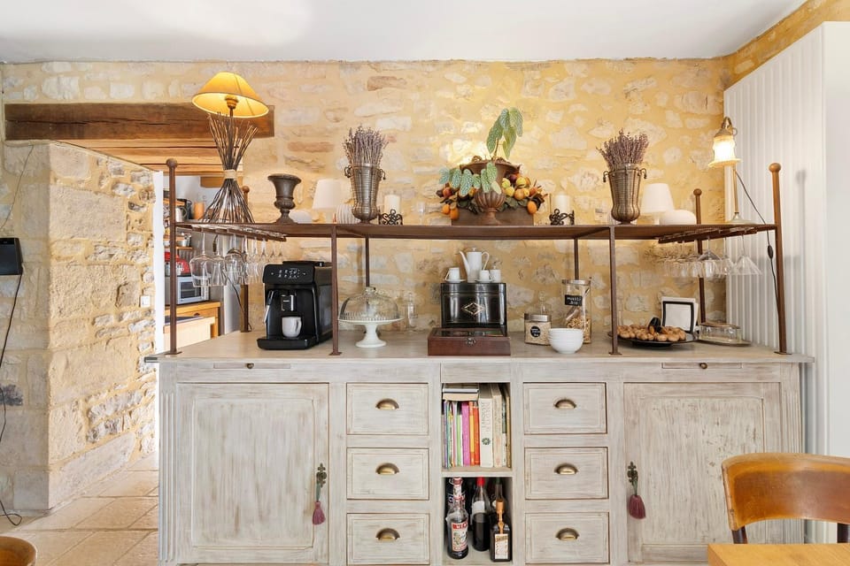 Kitchen or kitchenette, Living room