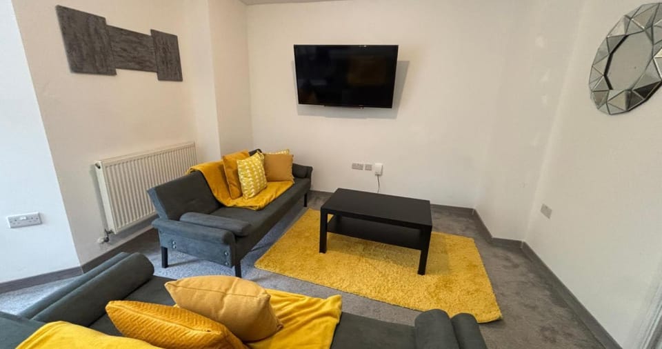 TV and multimedia, Living room, Seating area