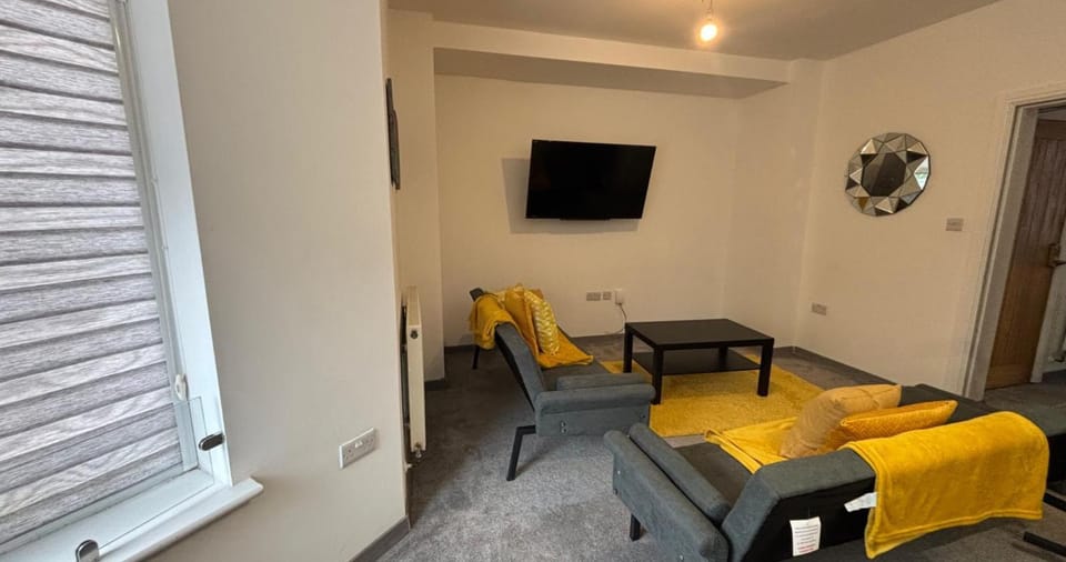 Photo of the whole room, Seating area