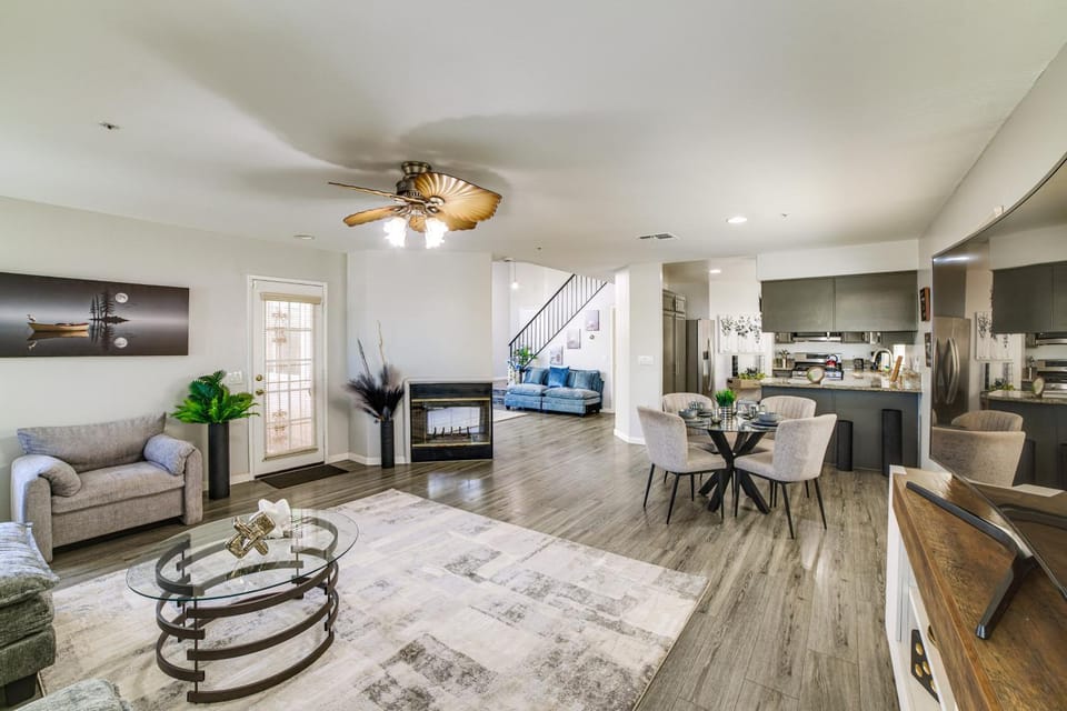 Explore SoCal: Family-Friendly Home in Fontana! House in Fontana