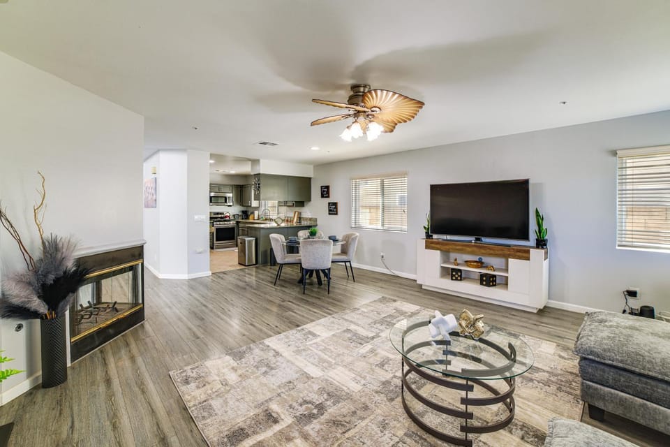 Explore SoCal: Family-Friendly Home in Fontana! House in Fontana