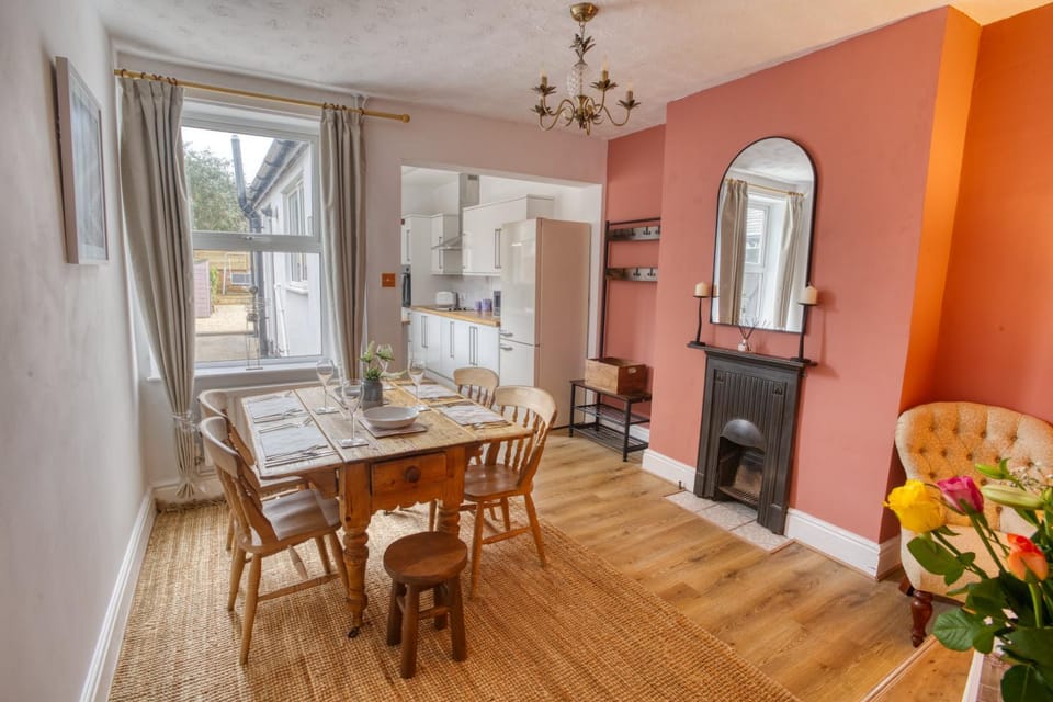 The White Cottage, central close to Lincoln Castle House in Lincoln