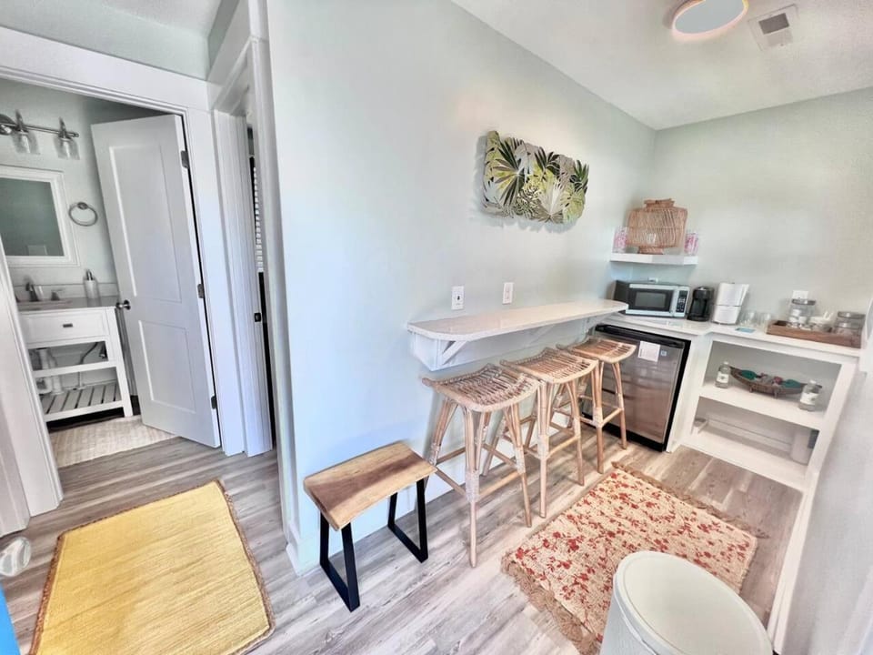 Key West 7- Beach Access - Dog Friendly - Bikes Grill Apartment in Surf City