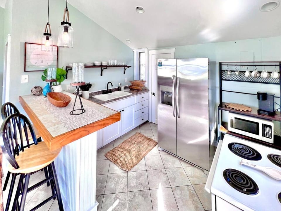 On the Waterway- Waterfront - Kayaks - Paddle Boards- Fenced Yard - Dog Friendly House in Surf City