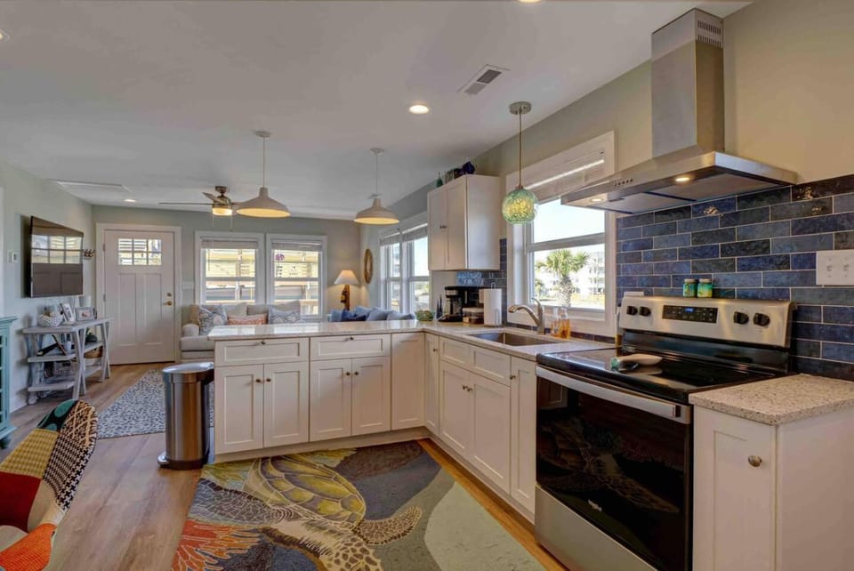 The Bungalows B- Beachfront - Dog Friendly - Gazebo Bikes Apartment in Surf City