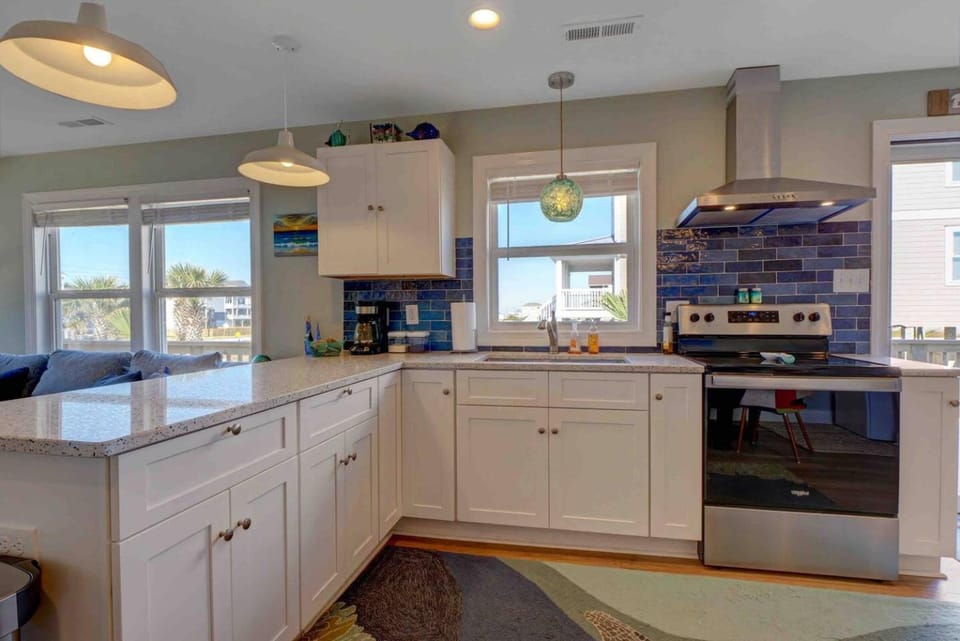The Bungalows B- Beachfront - Dog Friendly - Gazebo Bikes Apartment in Surf City