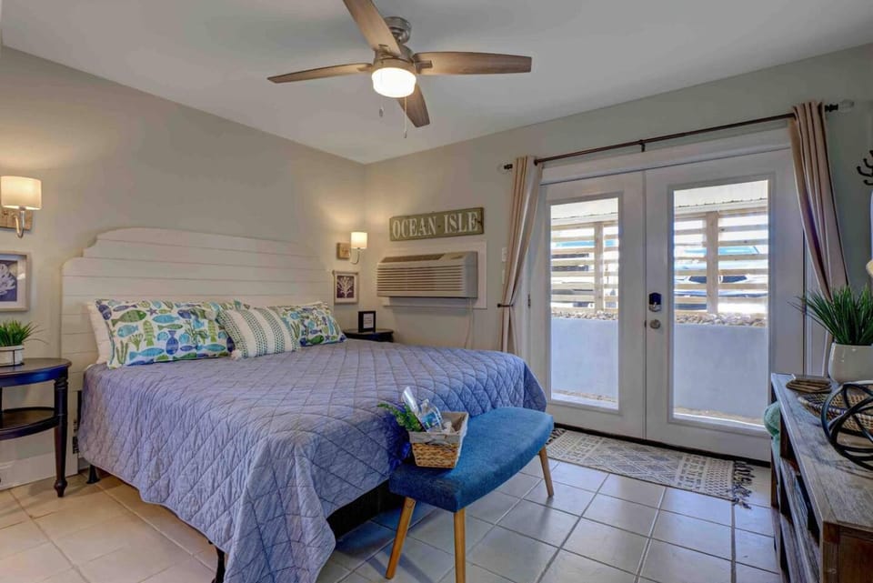 The Bungalows D- Beachfront - Dog Friendly - Gazebo - Bikes Apartment in Surf City