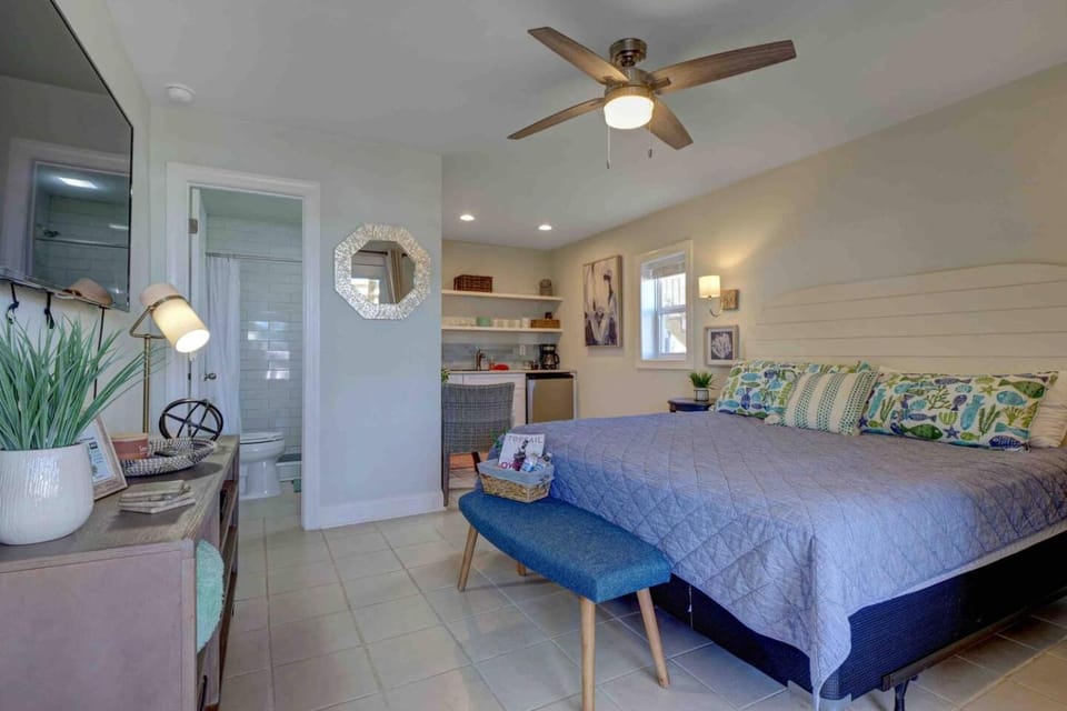 The Bungalows D- Beachfront - Dog Friendly - Gazebo - Bikes Apartment in Surf City