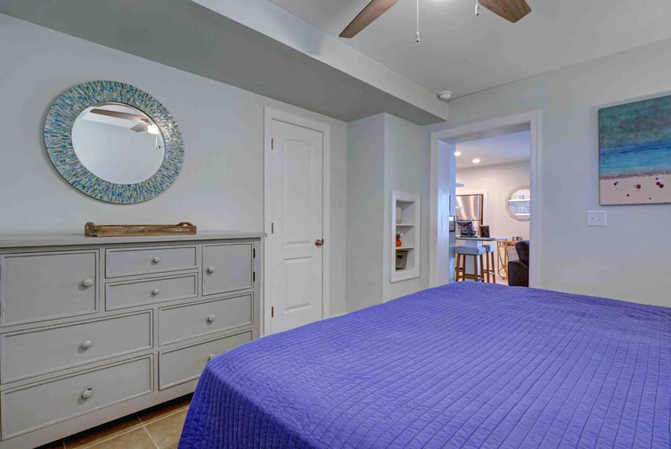 The Bungalows E- Beachfront - Dog Friendly - Gazebo - Bikes Apartment in Surf City