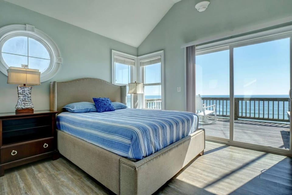 Tipsy Turtle North- Oceanfront Oasis - Pool - Dog Friendly House in Surf City